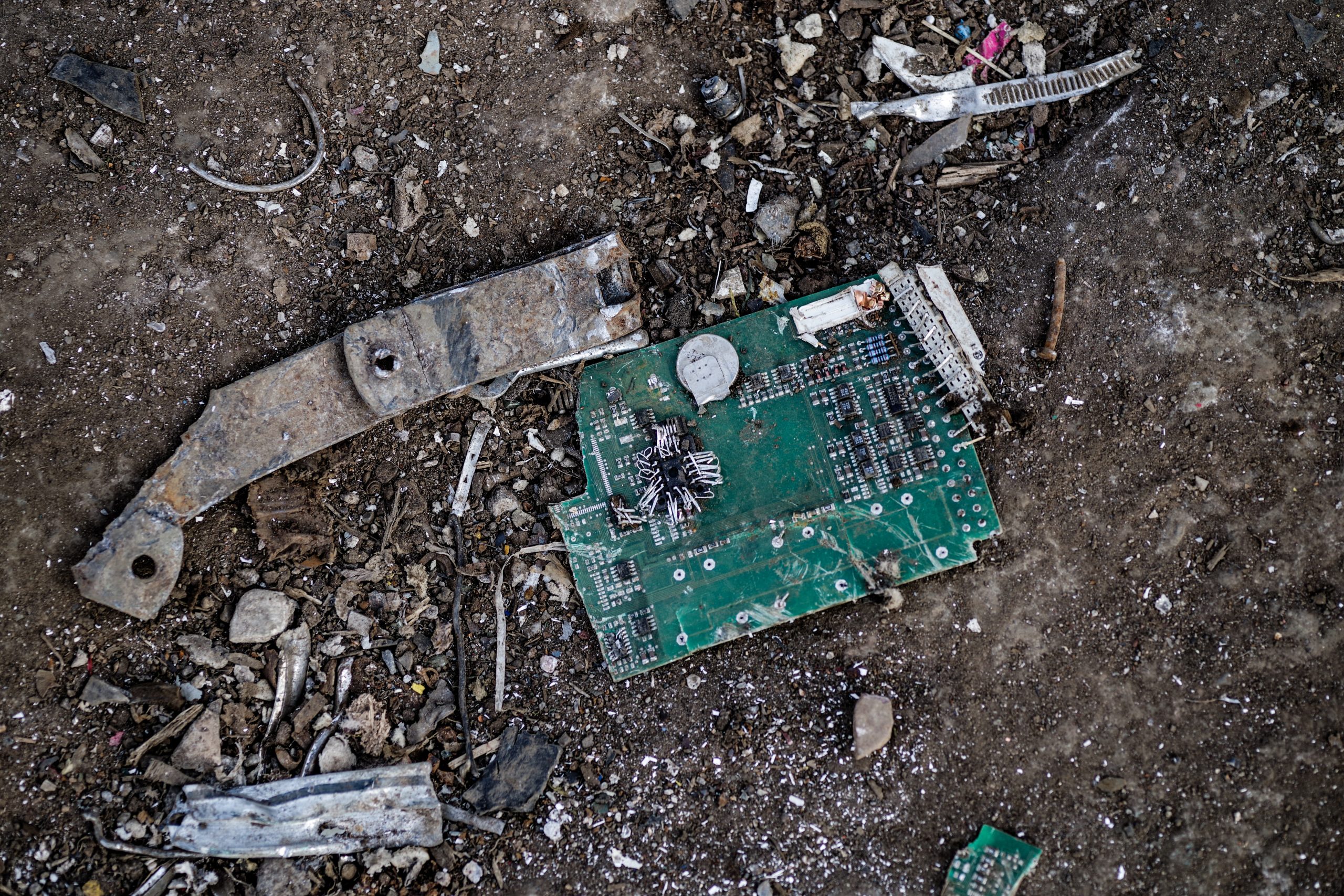 sustainable e-waste practices image