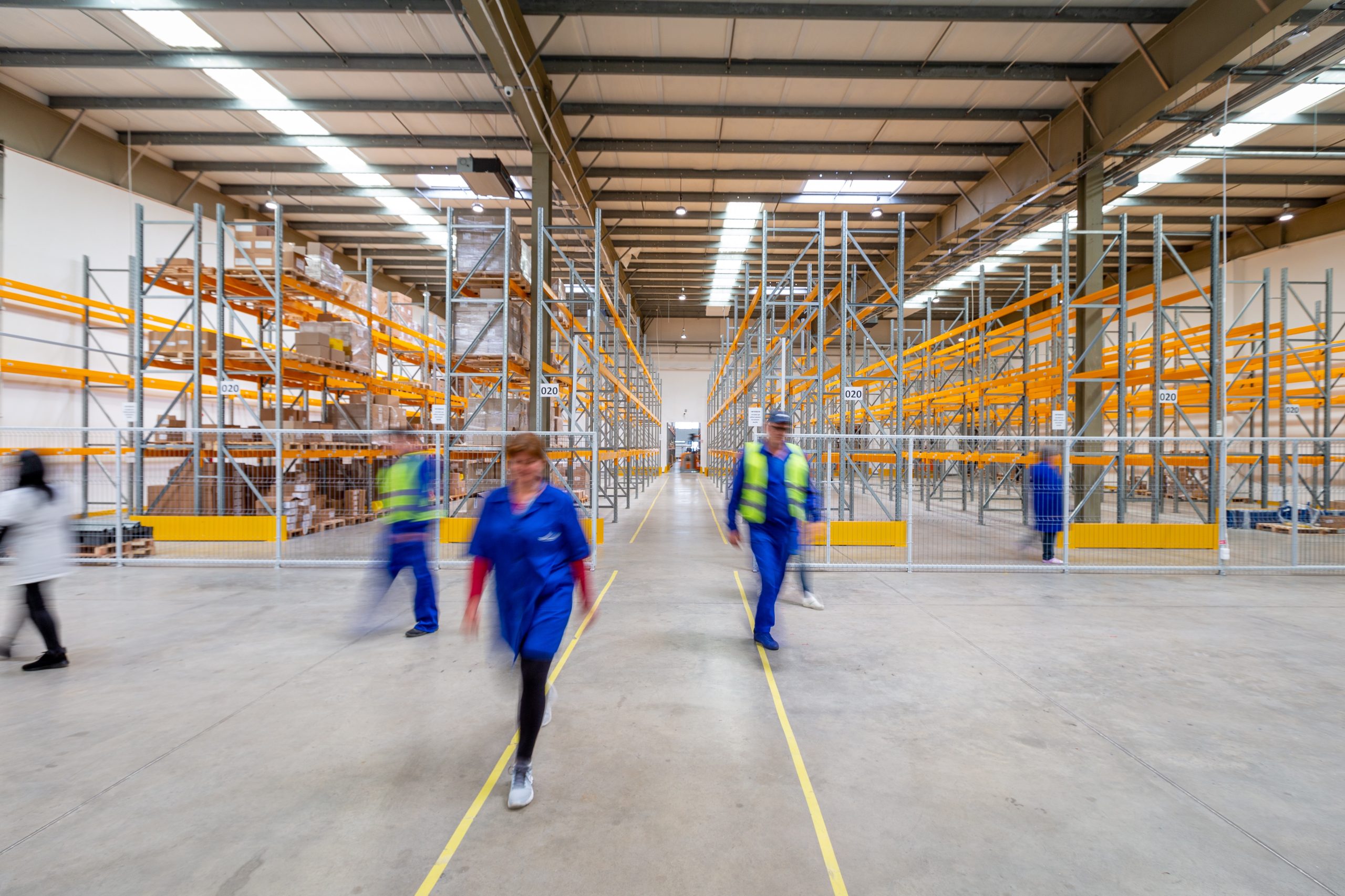 warehouse and workers photo - Resilient Supply Chains